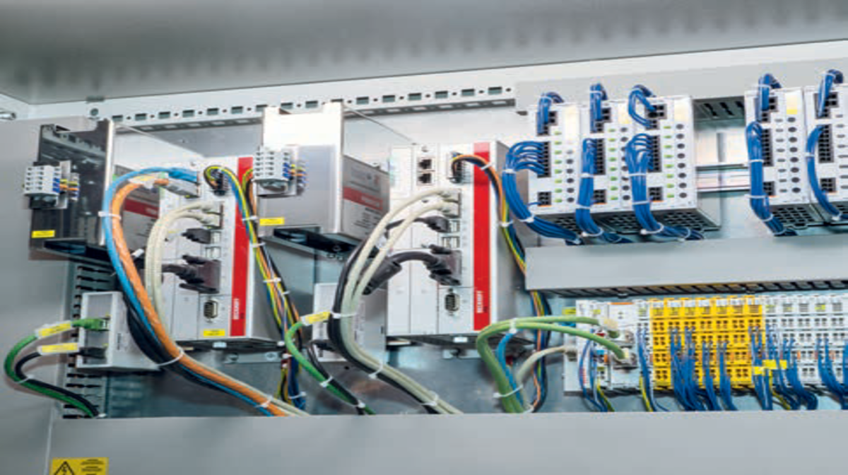 راه‌حل کنترل PC مقیاس‌پذیر: ترکیب عملکرد PLC پیشرفته با CNC